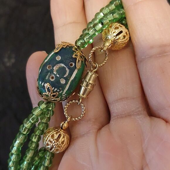 Vintage Handmade Green and Gold Tone Beads Double Strand Station Necklace - Picture 5 of 6